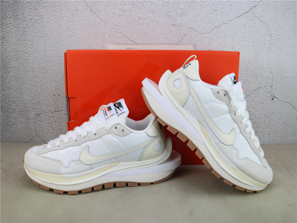 Sacai X Nike Vaporwaffle Sail Gum DD1875-100